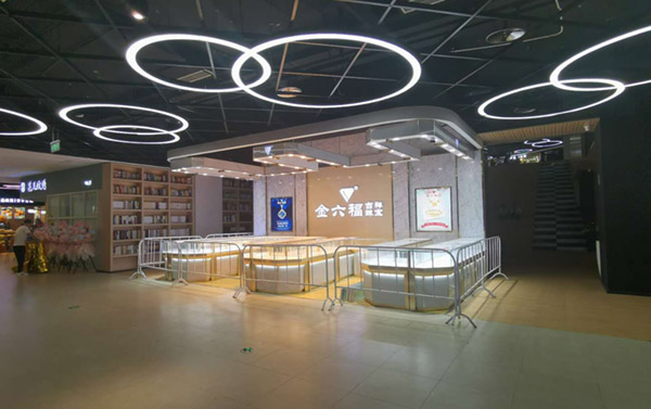 珠寶店內(nèi)展示柜臺布置的整體+合理+實(shí)用