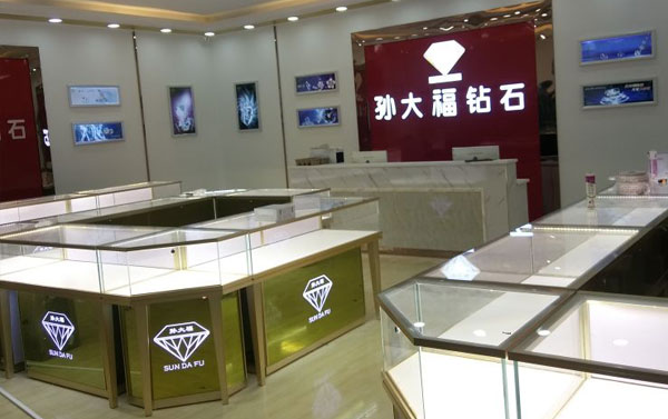 珠寶展示柜工廠哪家好?都要看哪些方面?