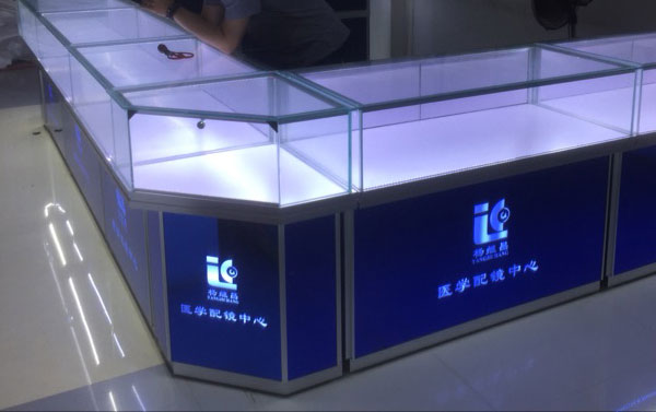 眼鏡店展柜設(shè)計原則有哪些?